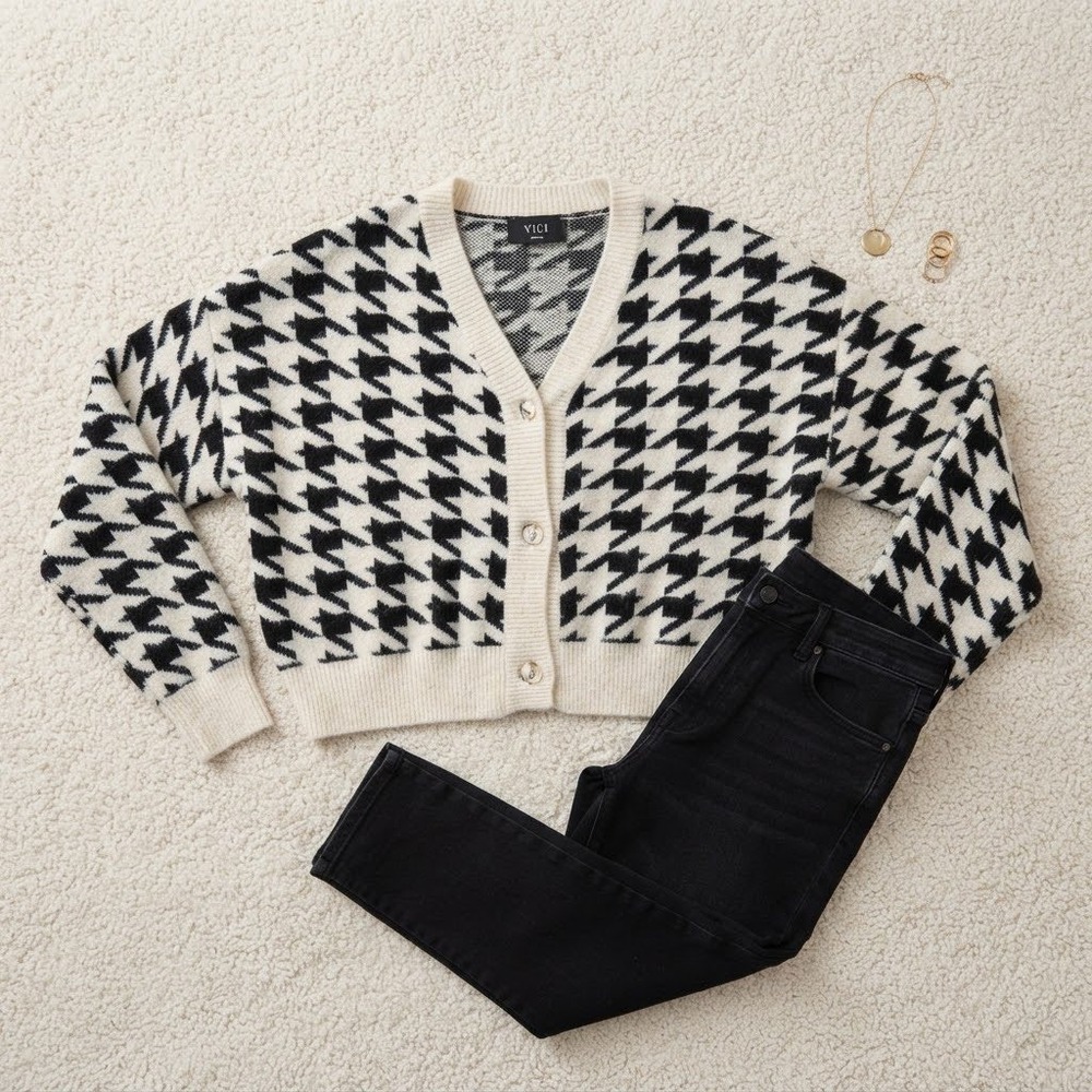 VICI Houndstooth Fuzzy Knit Cardigan Sweater Black Cream V-Neck Cropped Small